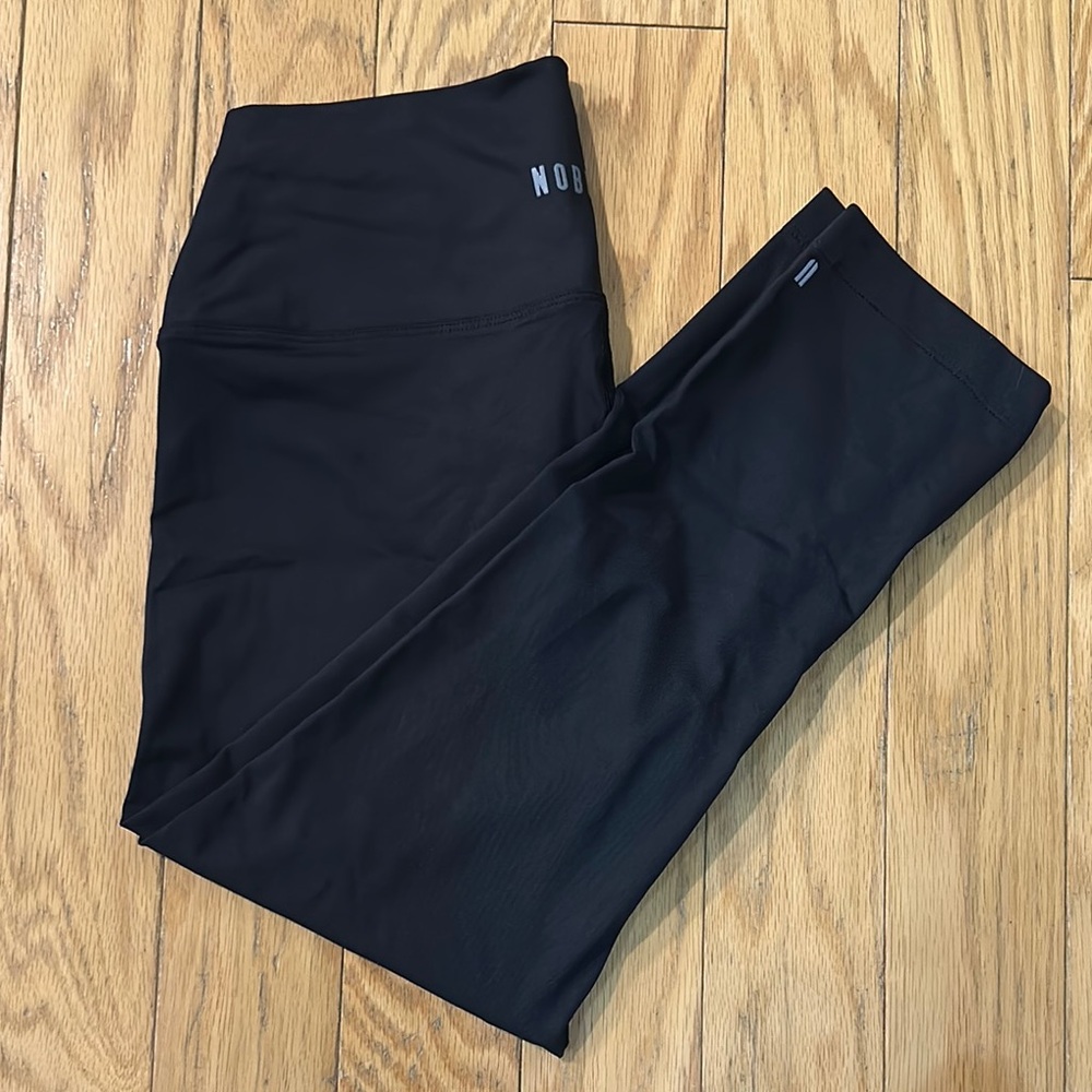 NOBULL Black High-Rise Crop Leggings Medium